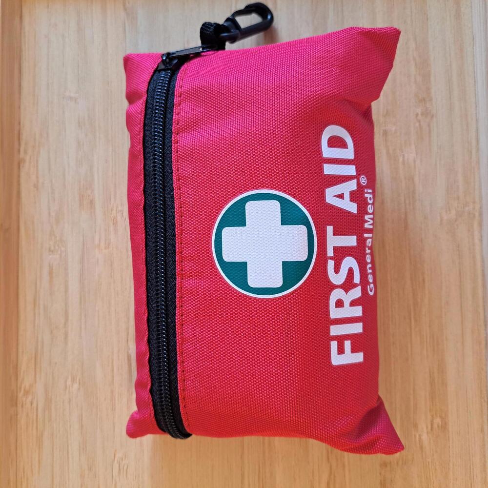 'General Medi' Mini First Aid Kit - 110 pieces - NEW